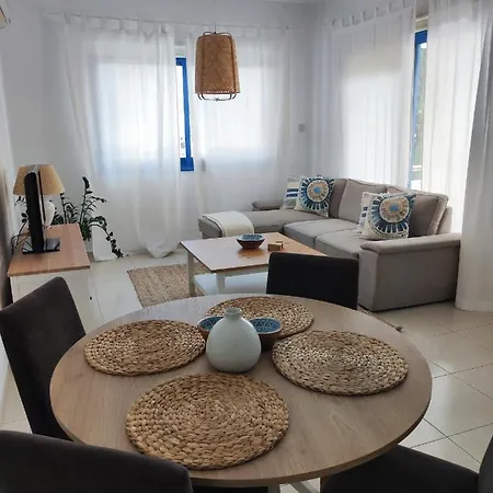 Marina Gardens Apartment *